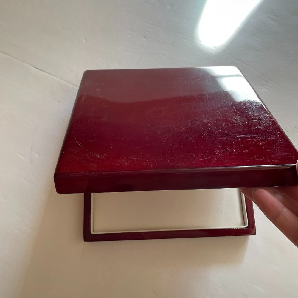 NECKLACE HOLDER BOX